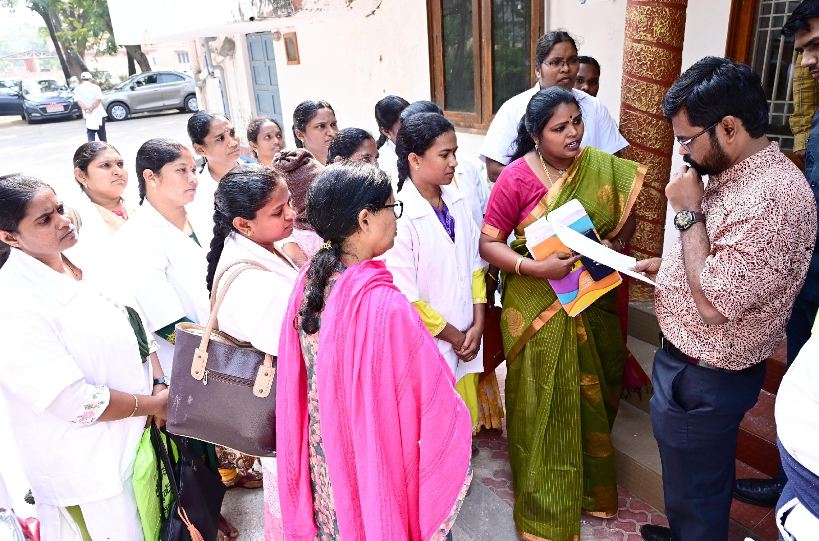 ప్రజా సమస్యల పరిష్కార వేదిక మీకోసంకు 151 అర్జీలు