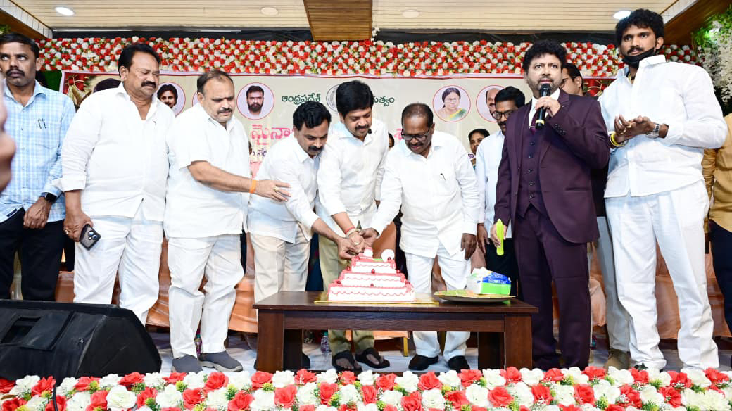 మైనారిటీ సంక్షేమ శాఖ ఆధ్వర్యంలో సెమీ క్రిస్మస్ వేడుకలు