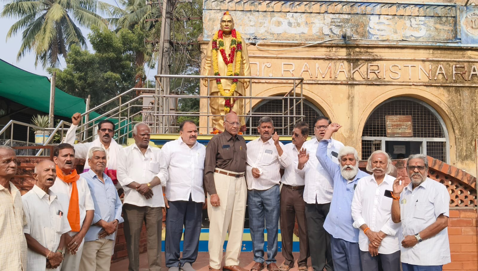 మాజీ ప్రధాని పీవీ నరసింహారావు వర్ధంతి సందర్భంగా నివాళులు