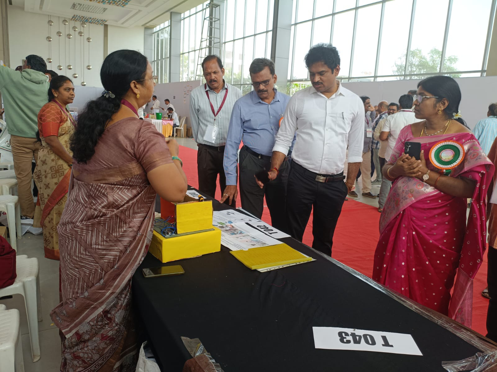 దక్షిణ భారత వైజ్ఞానిక ప్రదర్శనకు కృష్ణాజిల్లా నుండి ఇద్దరు