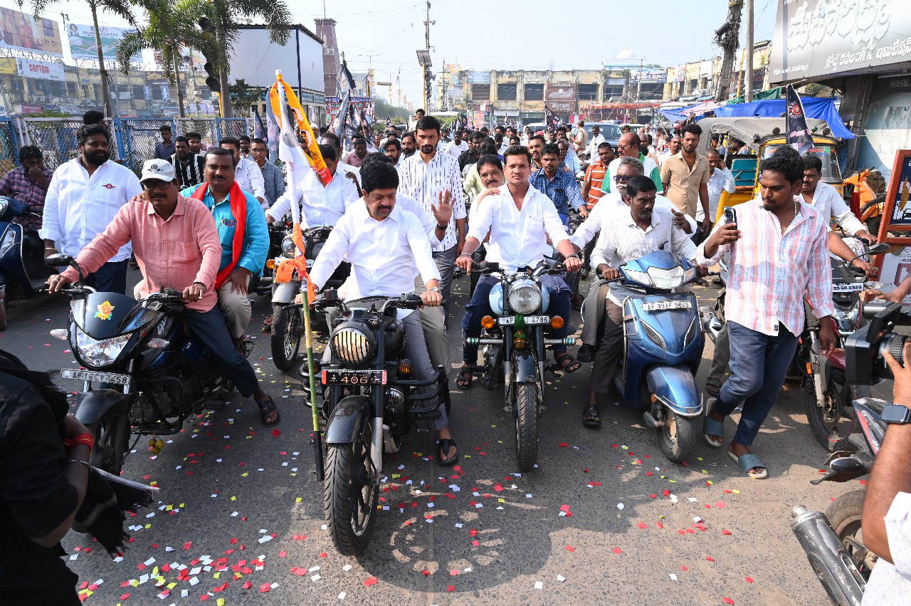 వంగవీటి రంగాకు మంత్రి కొల్లు రవీంద్ర ఘన నివాళి