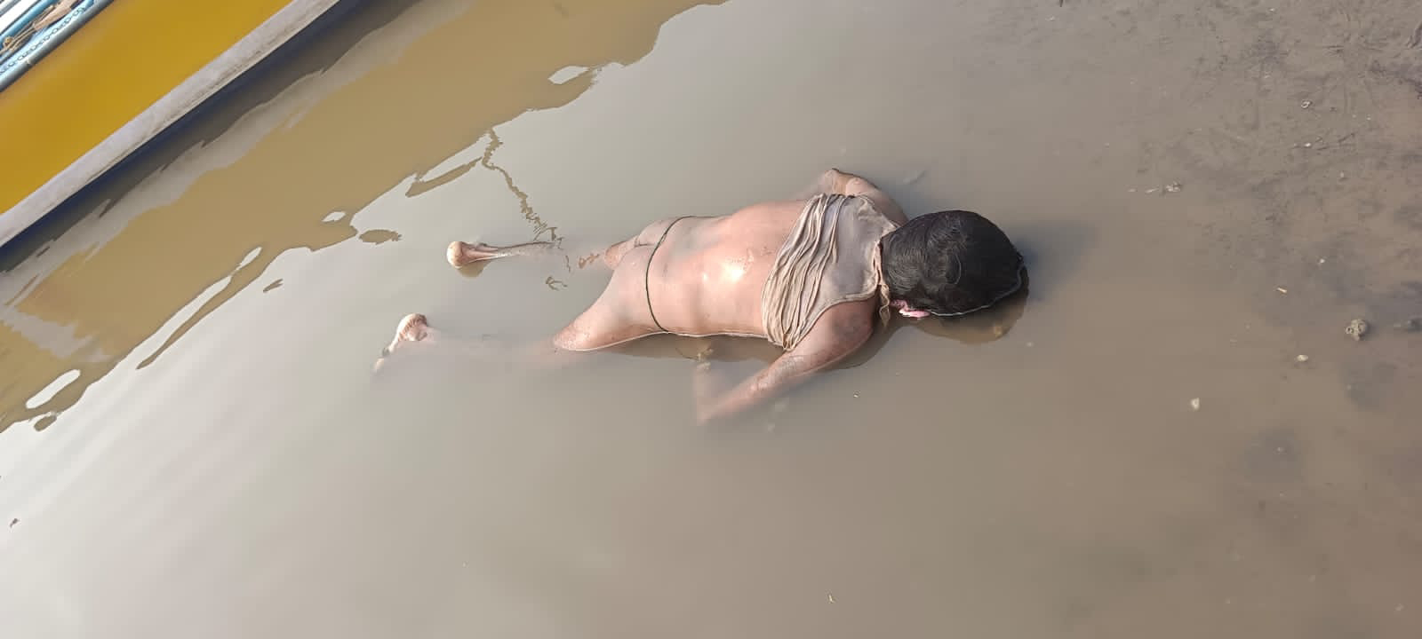 బీచ్ లో పడి వ్యక్తి మృతి