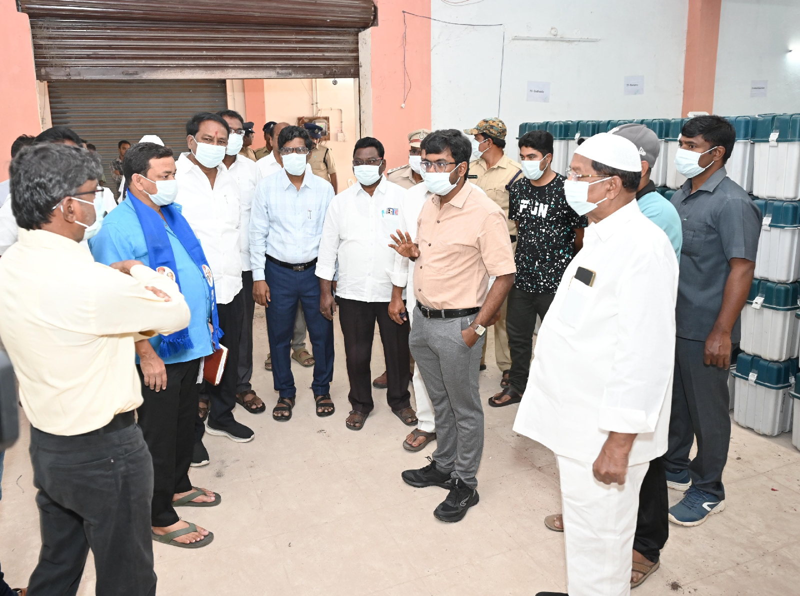 ఈవీఎం గోదాము తనిఖీ