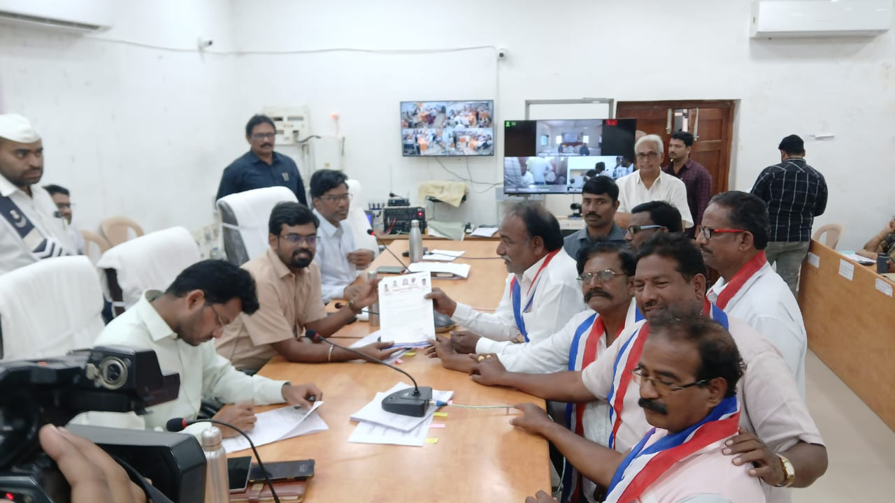 కలెక్టర్ కు గ్యాస్ పై వినతి