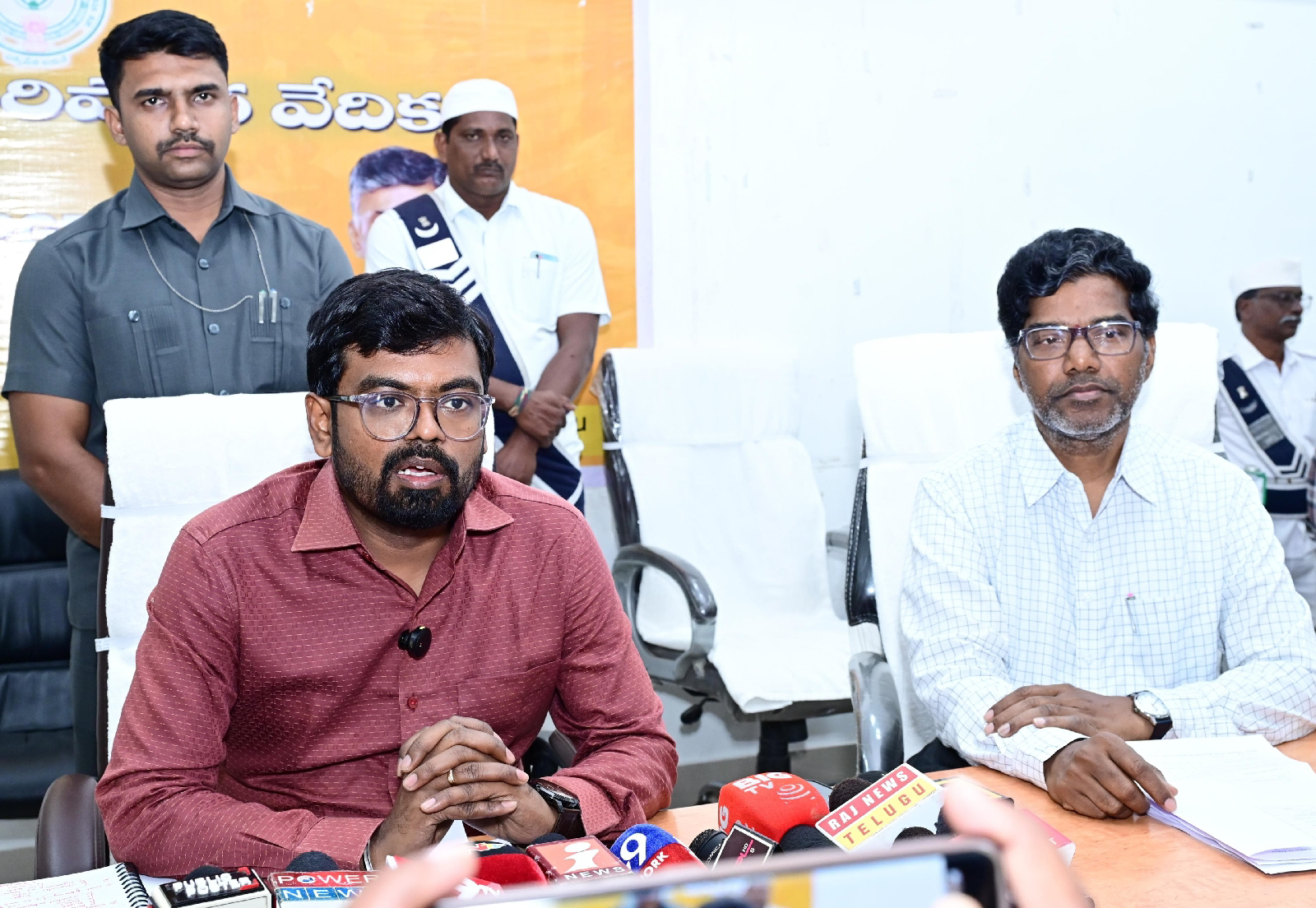 వినూత్న కార్యక్రమాలతో అభివృద్ధి పథంలో కృష్ణా జిల్లా : జిల్లా కలెక్టర్ డి కె బాలాజీ