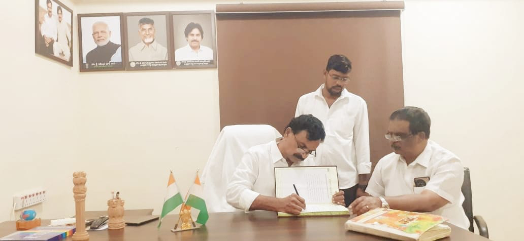 మార్కెటింగ్ సొసైటీ లావాదేవీలను పరిశీలించిన బండి రామకృష్ణ