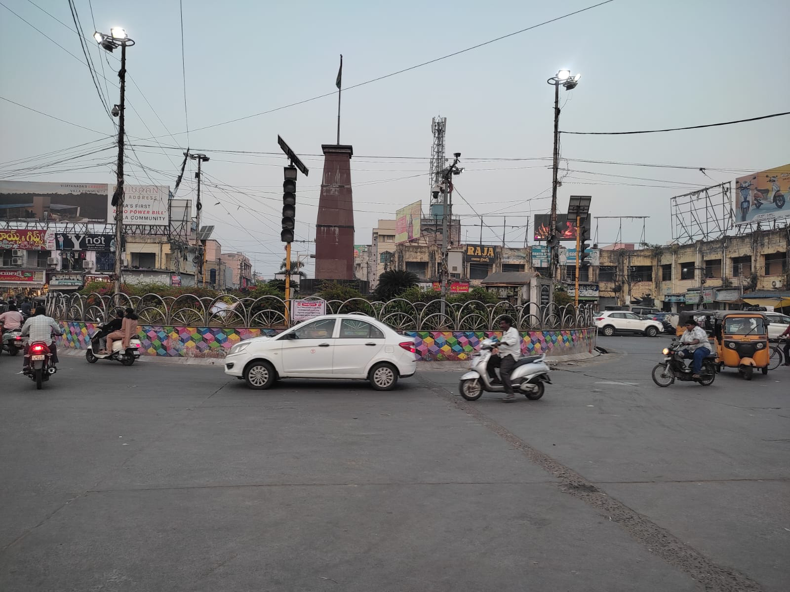 చరిత్రపుటల్లో మచిలీపట్నంకు విశిష్ట స్థానం – మచిలీపట్నం చరిత్రని తిరగరాసిన కోనేరు (సెంటర్) అయినా నిర్లక్ష్యానికి నిలువెత్తు నిదర్శనం