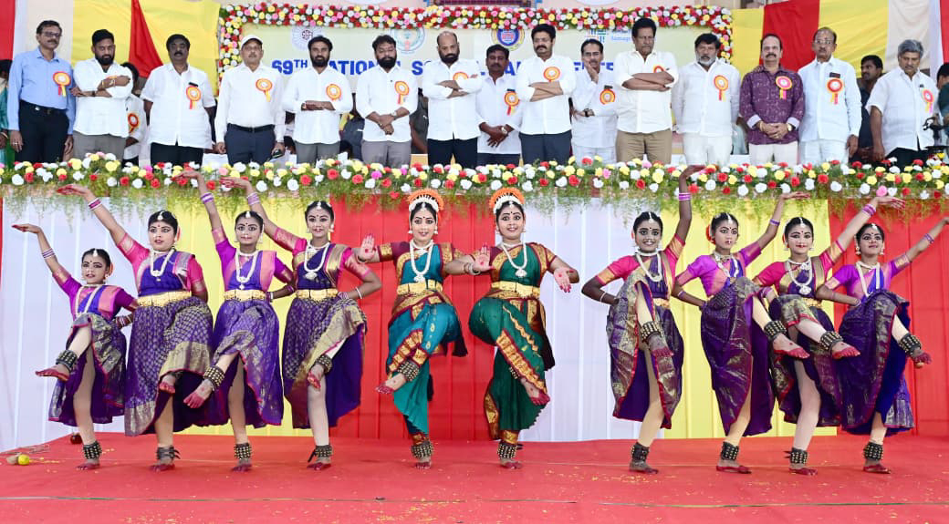 క్రీడలు శారీరక, మానసిక ఆరోగ్యాన్ని పెంపొందిస్తాయి.. –– మంత్రి వాసంశెట్టి సుభాష్