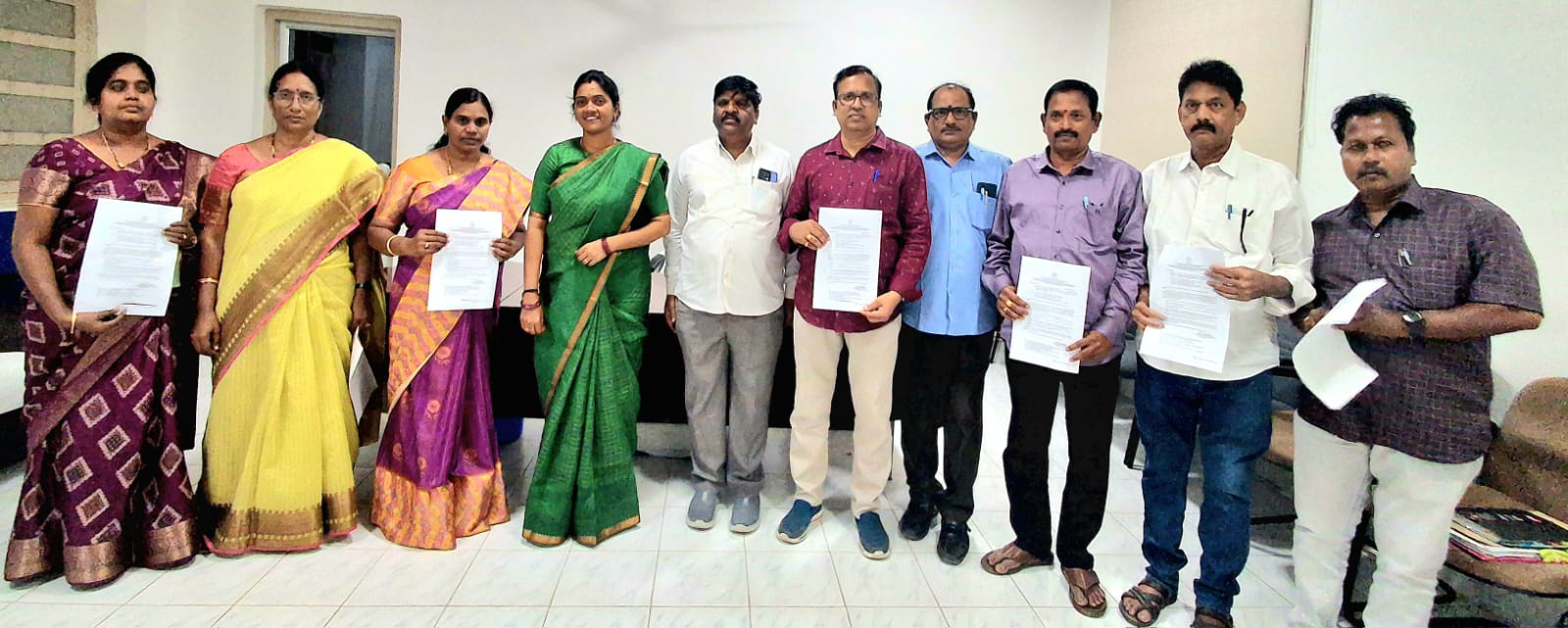 సీనియర్ అసిస్టెంట్లకు అడ్మినిస్ట్రేటివ్ ఆఫీసర్లుగా ప్రమోషన్ ఉత్తర్వులు