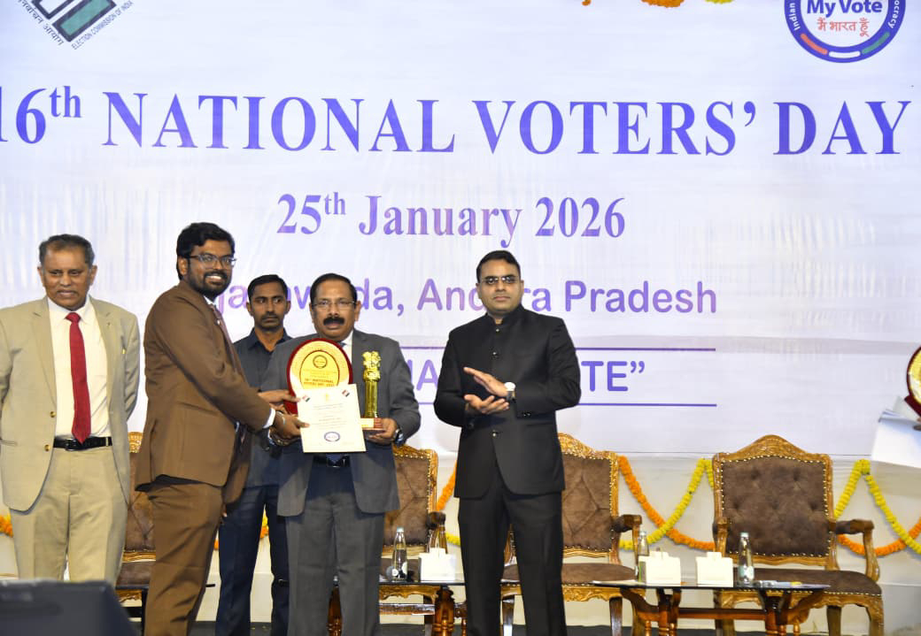 ఉత్తమ జిల్లా కలెక్టర్ గా డీకే బాలాజీకి ఎన్నికల అవార్డు