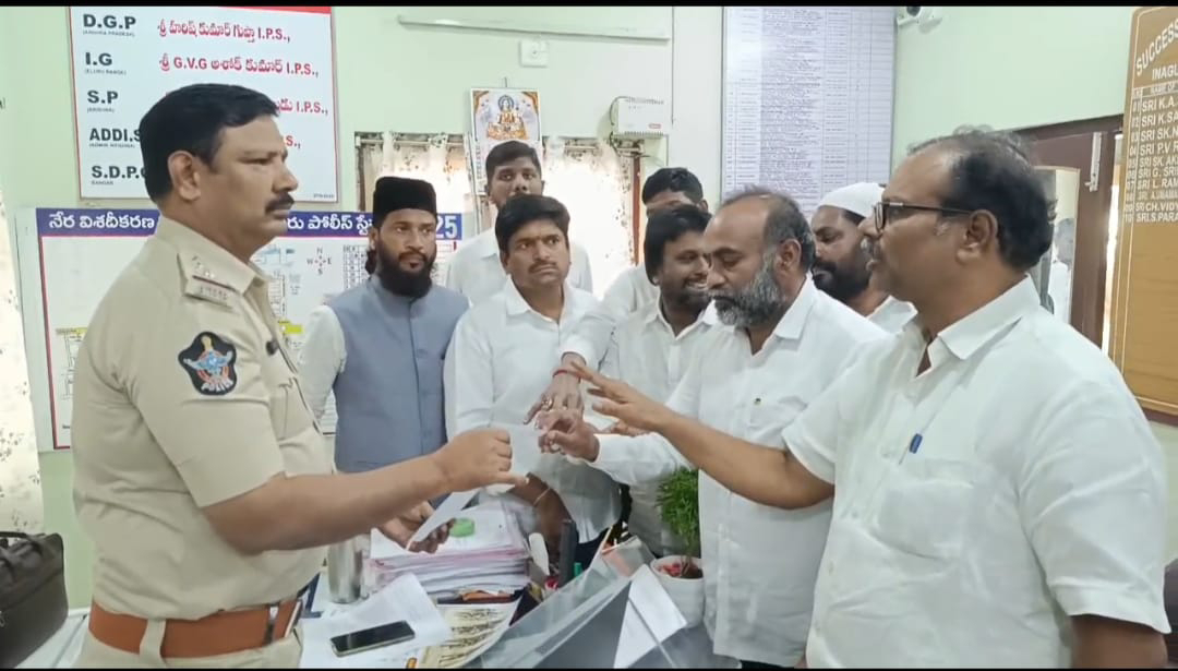 మాజీ మంత్రి పేర్ని నాని పై ఫిర్యాదు