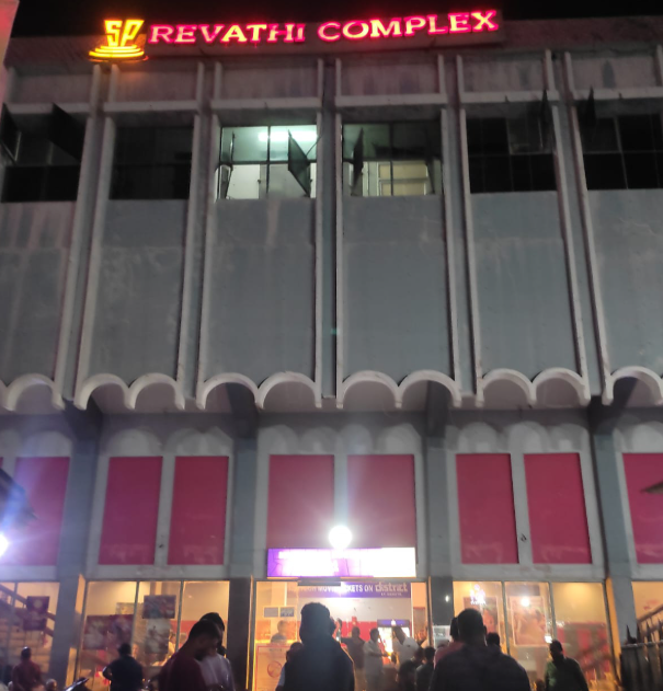 ఓం శాంతి ప్రీమియర్ షో