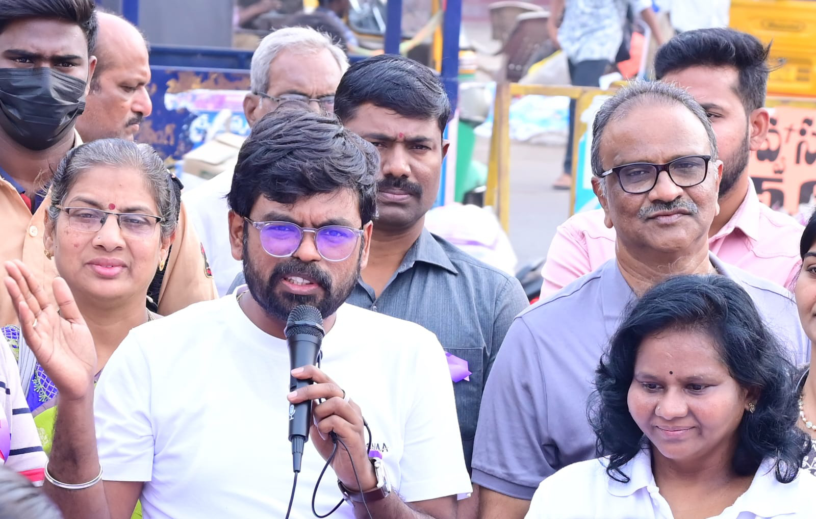 ముందస్తు వైద్య పరీక్షలతో క్యాన్సర్ నివారణ ––జిల్లా కలెక్టర్