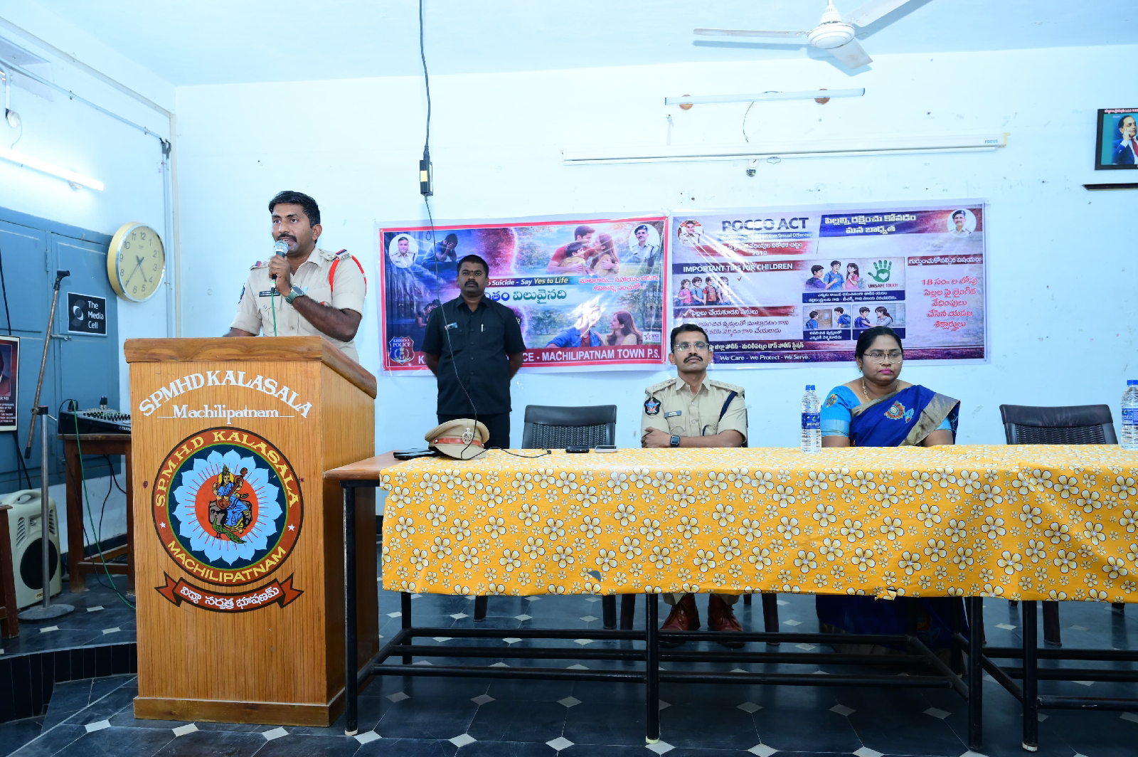 జిల్లా వ్యాప్తంగా విద్యార్థులకు పోలీసుల విస్తృత అవగాహన సదస్సులు