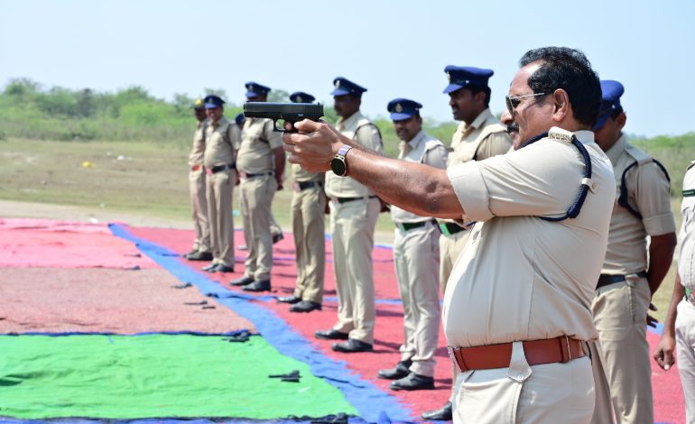 పోలీసు అధికారులు వార్షిక మొబిలైజేషన్ ఫైరింగ్ ప్రాక్టీస్