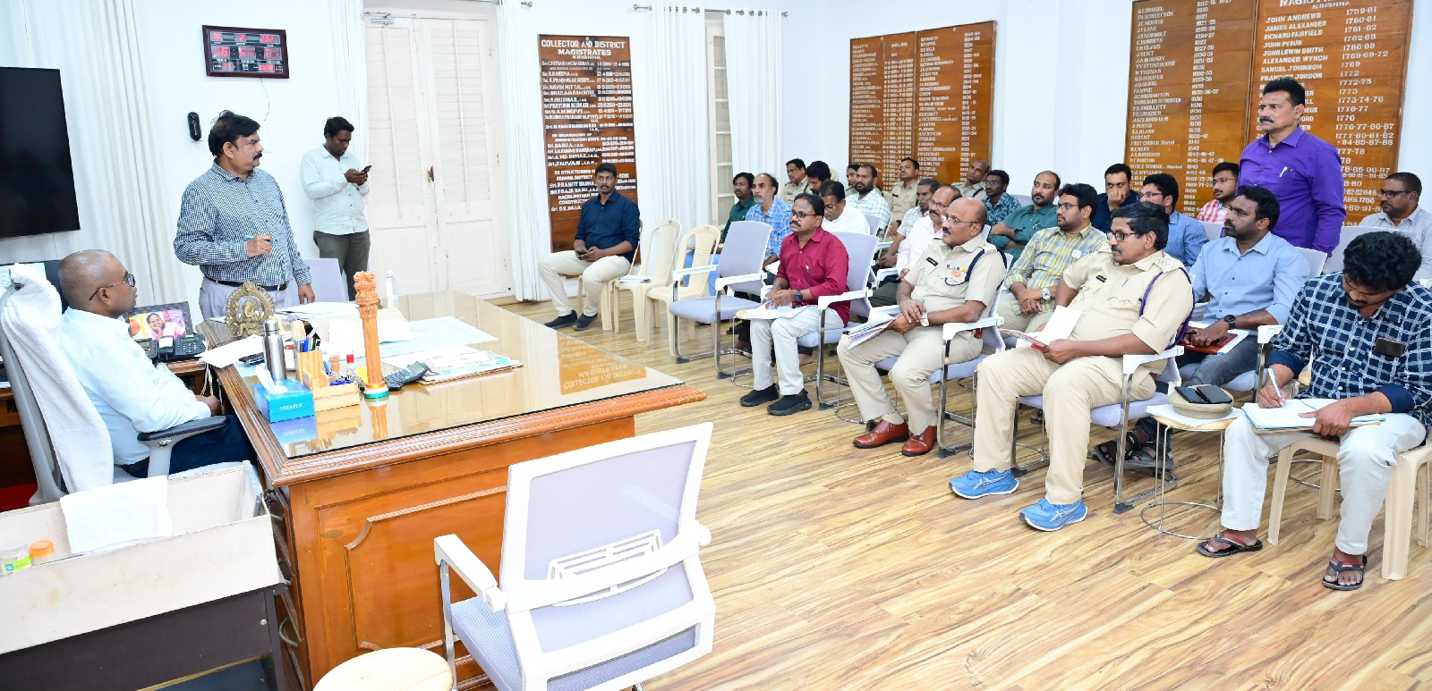 అప్రమత్తతో రహదారి ప్రమాదాల నివారణ –– జిల్లా కలెక్టర్