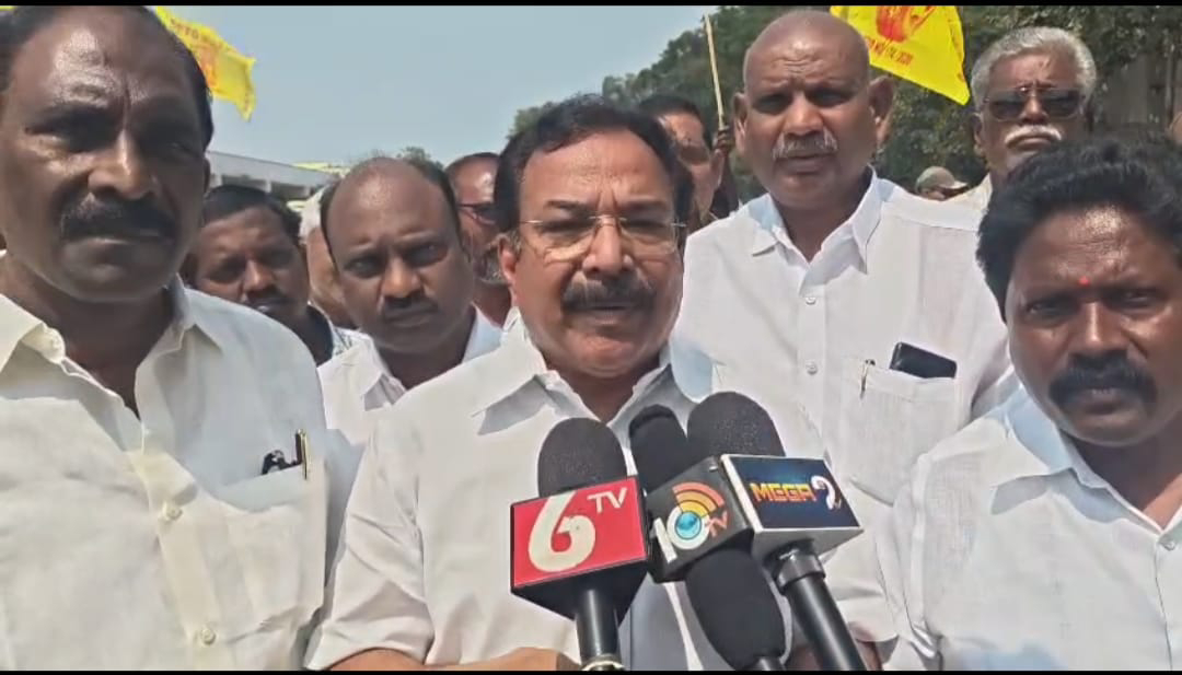 ఆర్టీసీ విలీనంపై గళమెత్తిన కార్మికులు