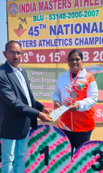 45 వ జాతీయస్థాయి అథ్లెటిక్ పోటీలలో మచిలీపట్నం కు చెందిన సునందకు మూడవ స్థానం