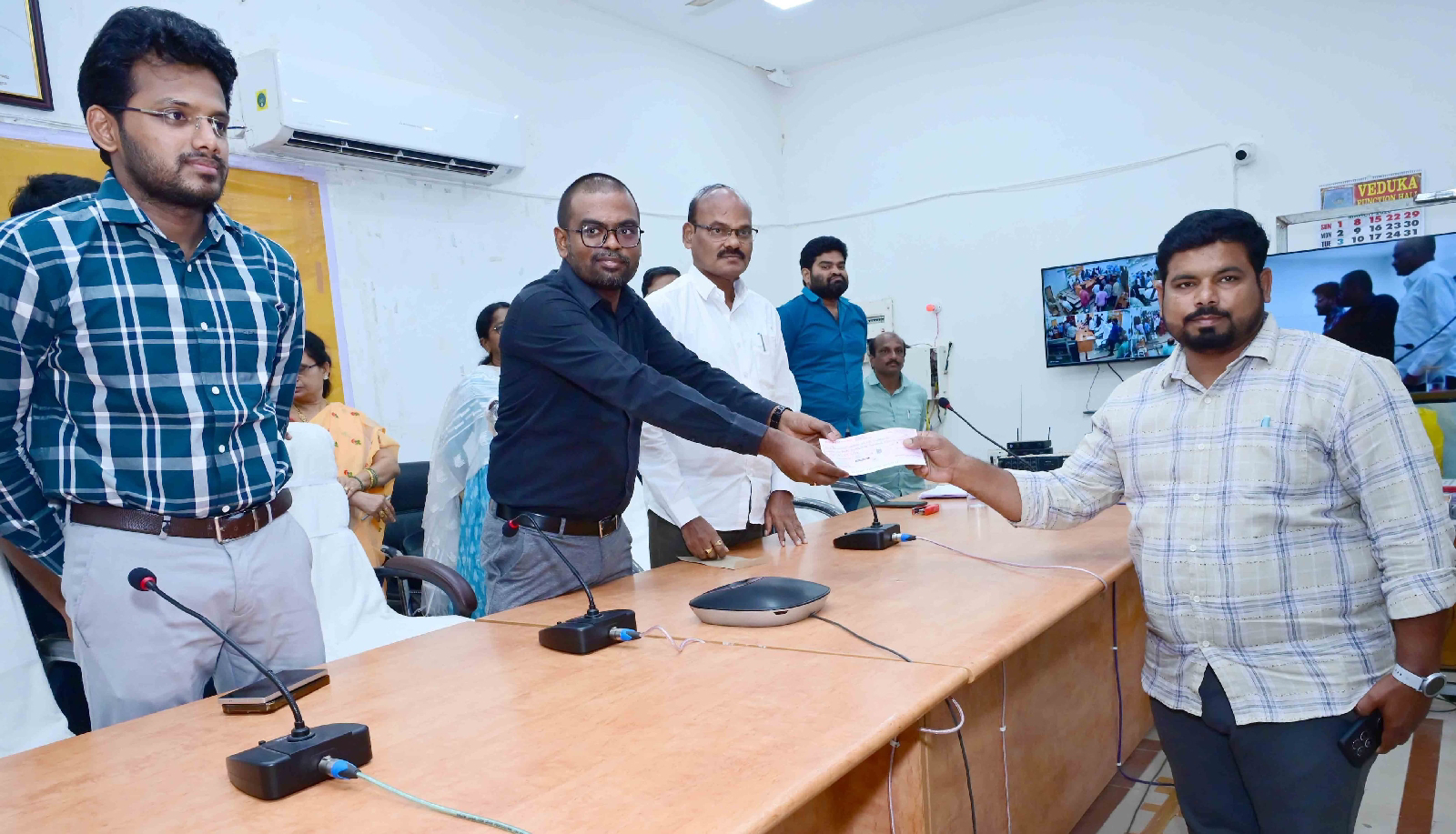 పతాక దినోత్సవ నిధి కోసం 6.6 లక్షలు