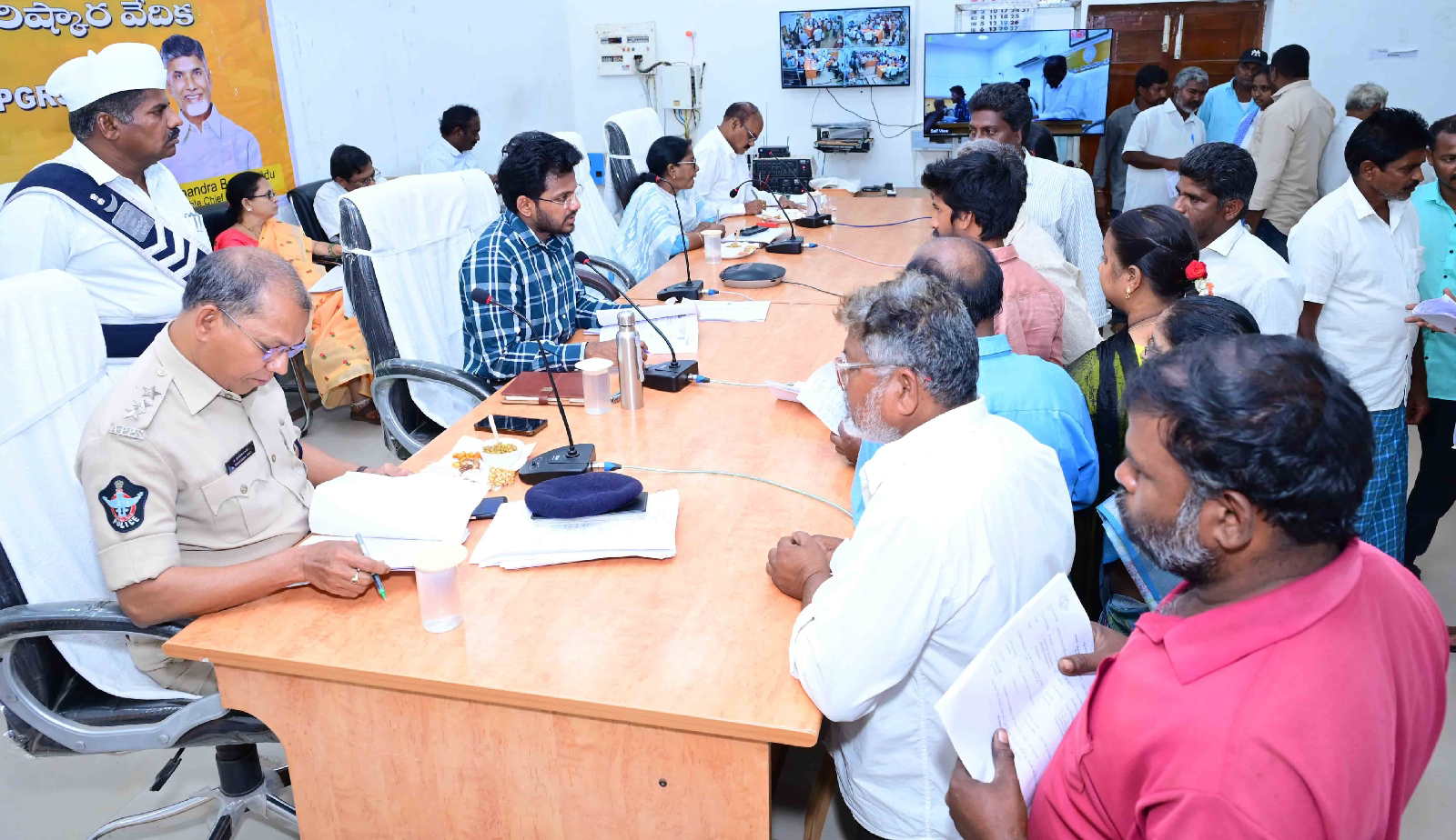 మీకోసం అర్జీలు 122