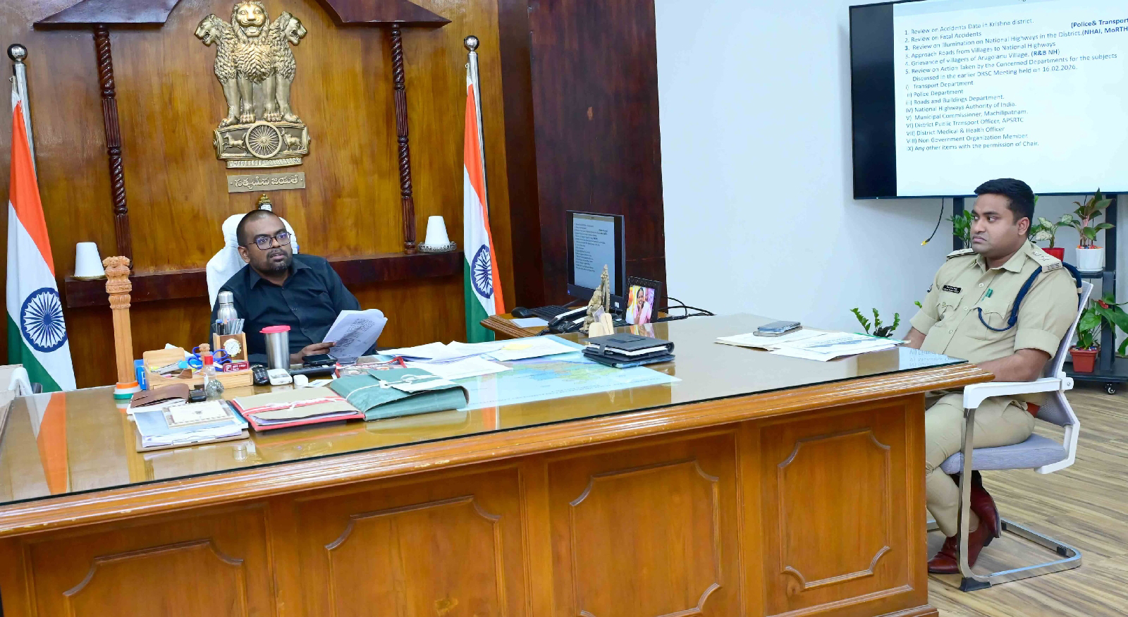 జాతీయ రహదారులపై విద్యుత్ దీపాలు పనిచేయకపోతే కఠిన చర్యలు : జిల్లా కలెక్టర్ డి కె బాలాజీ