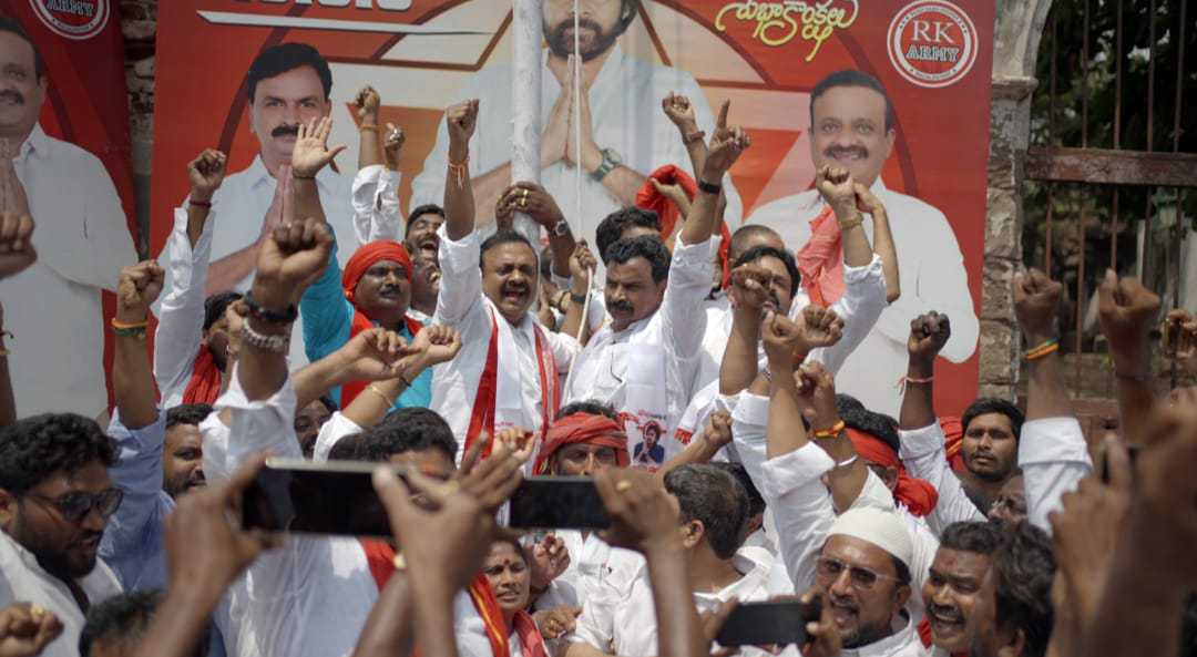 తీవ్ర ఉద్రిక్త వాతావరణం లో జనసేన జెండా ఆవిష్కరణ.!