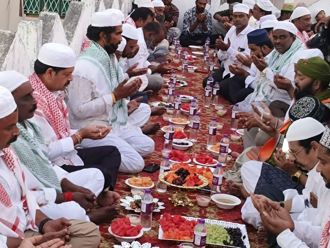 హసీం బేగ్ ఆధ్వర్యంలో ఇఫ్తార్ విందు.