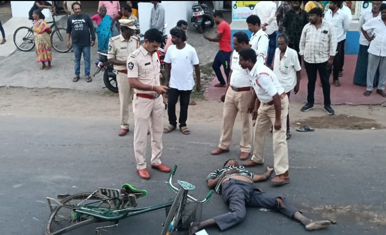 ట్రాక్టర్ ఢీ …. సైక్లిస్ట్ మృతి