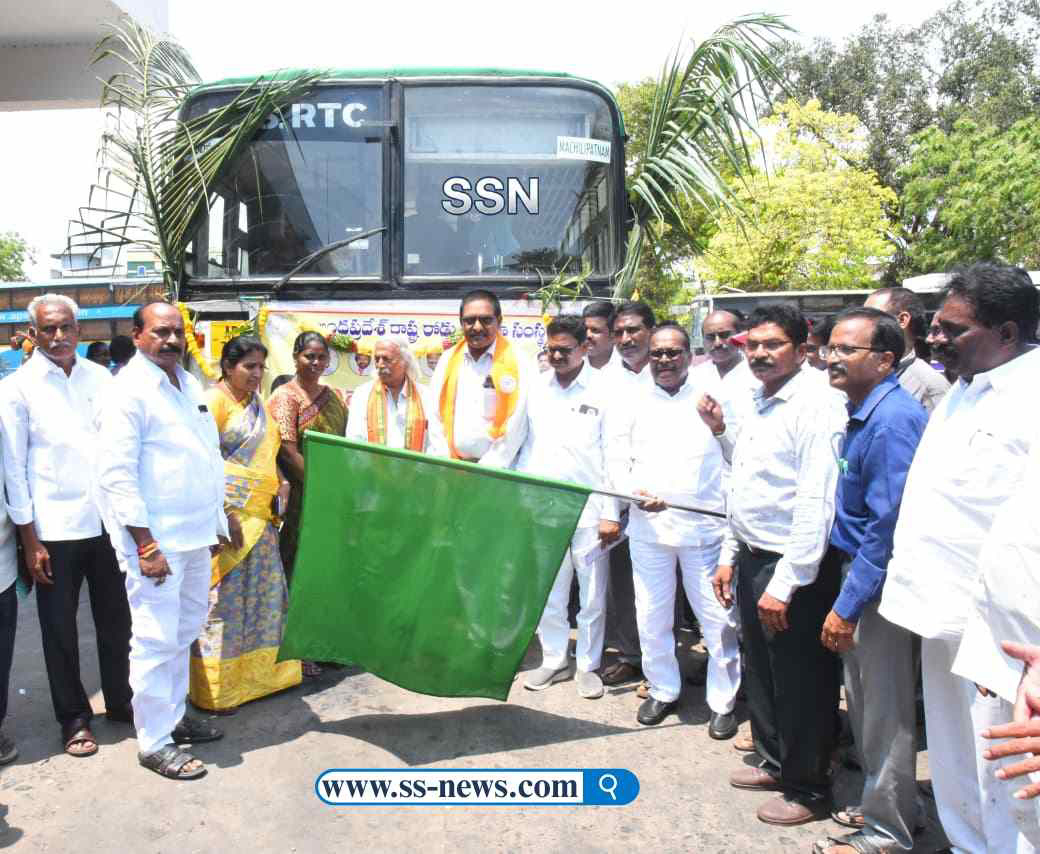 జెండా ఊపి దివ్యాంగశక్తి పథకాన్ని ప్రారంభించిన ఏపీఎస్ ఆర్టీసీ చైర్మన్ కొనకళ్ళ నారాయణరావు