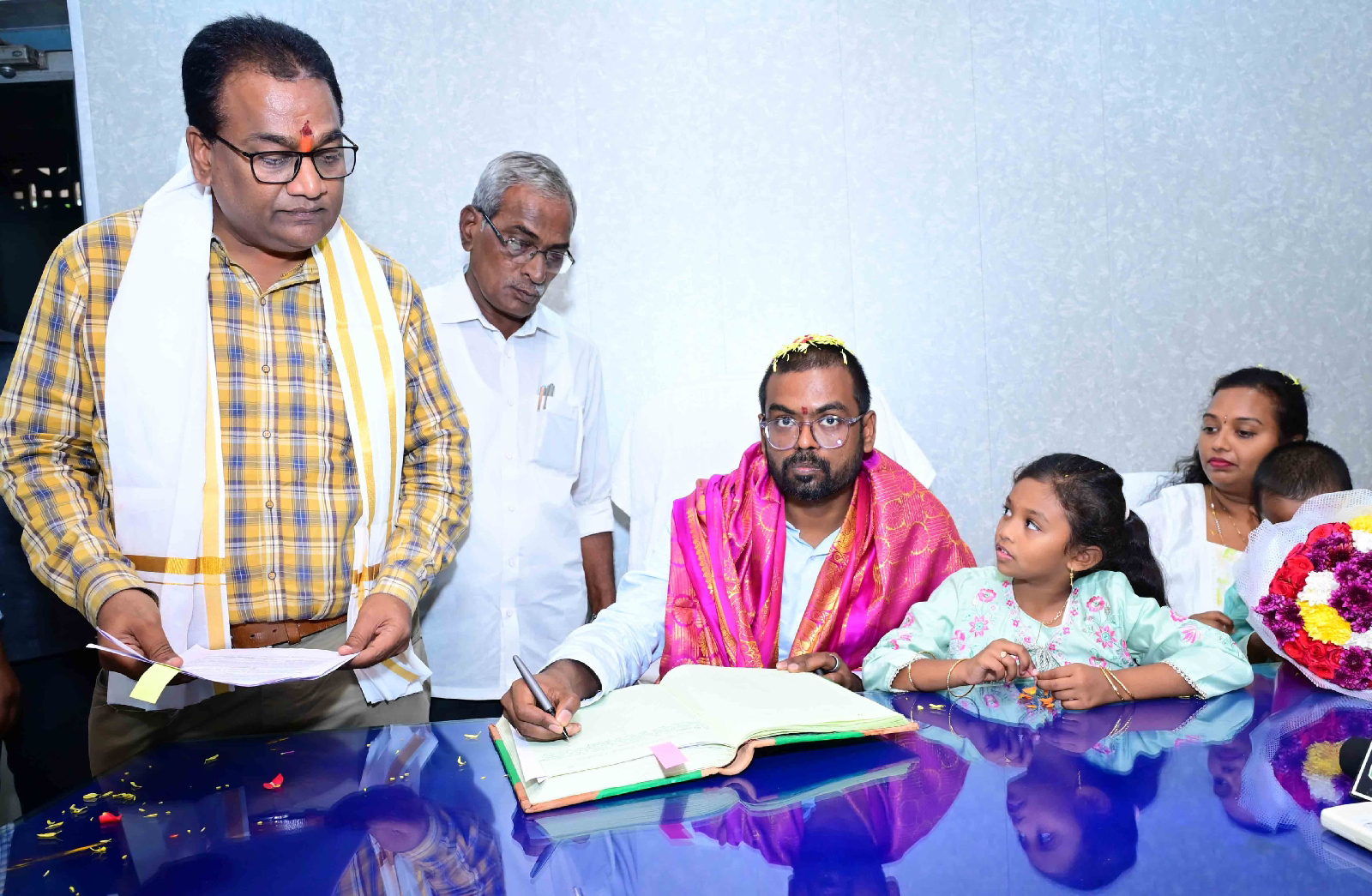 పన్నులు సకాలంలో చెల్లించి మచిలీపట్నం నగర అభివృద్ధికి తోడ్పడాలి: జిల్లా కలెక్టర్