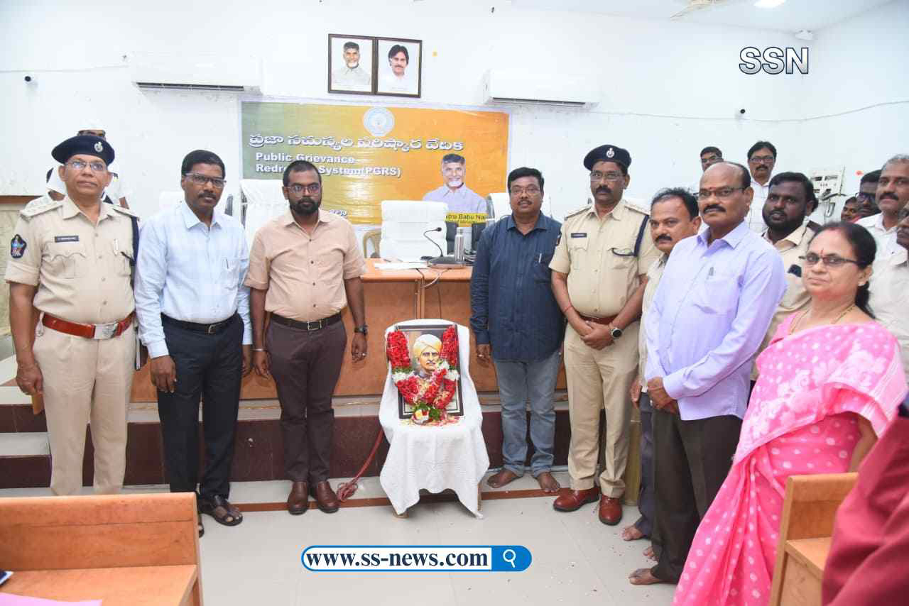 స్వాతంత్ర్య సమరయోధులు దొమ్మేటి వెంకటరెడ్డి చిత్రపటానికి ఘనంగా నివాళులు