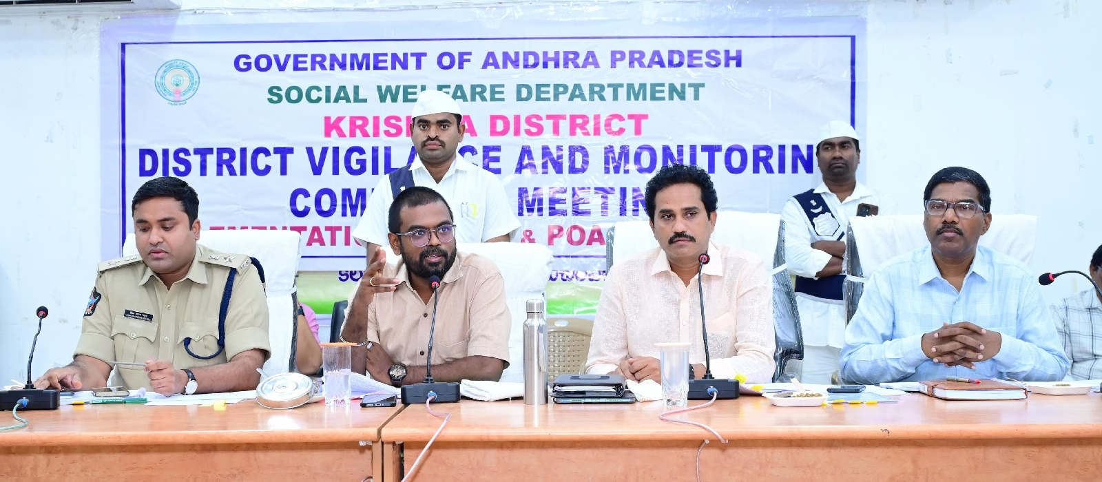 పెండింగ్లో ఉన్న కేసులు పరిష్కరించేందుకు ప్రత్యేక చొరవ చూపాలి: జిల్లా కలెక్టర్ డీకే బాలాజీ