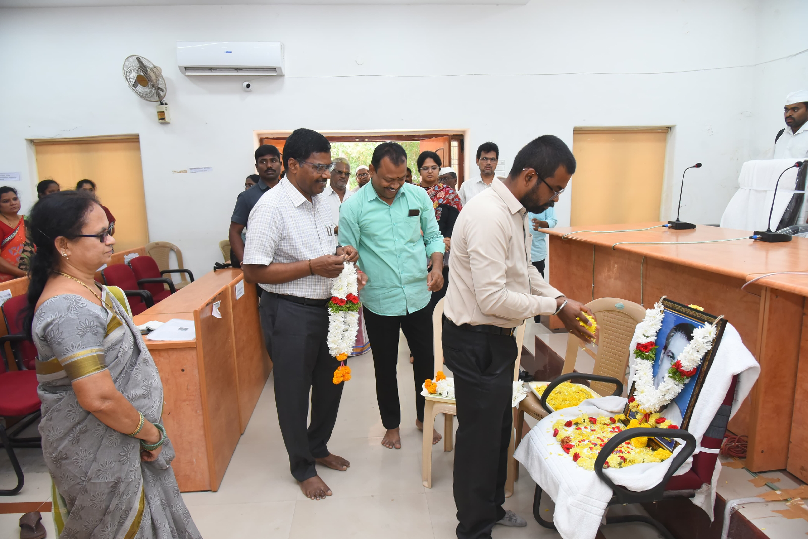 తెలుగు భాషా వైభవాన్ని చాటిచెప్పిన మహనీయుడు పుట్టపర్తి నారాయణాచార్యులు –– జిల్లా కలెక్టర్