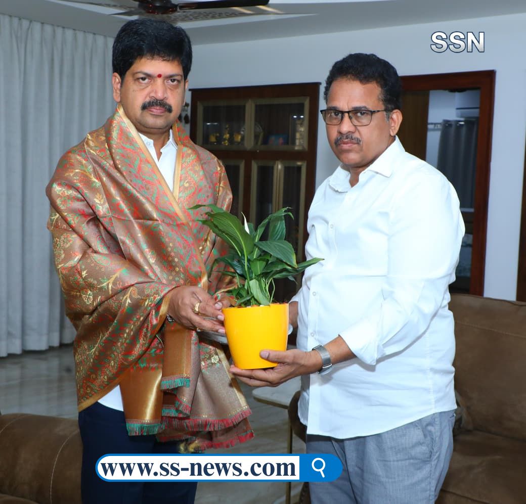 మంత్రిని మర్యాదపూర్వకంగా కలిసిన ఆసుపత్రి సూపరింటెండెంట్‌ లీలా కృష్ణ ప్రసాద్