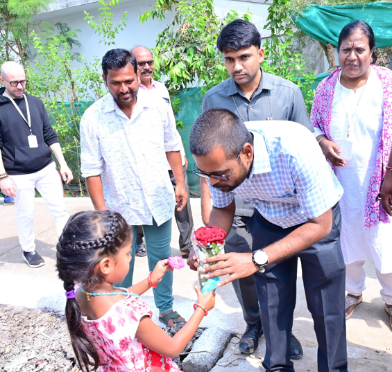 పామర్రు లో జిల్లా కలెక్టర్ సుడిగాలి పర్యటన