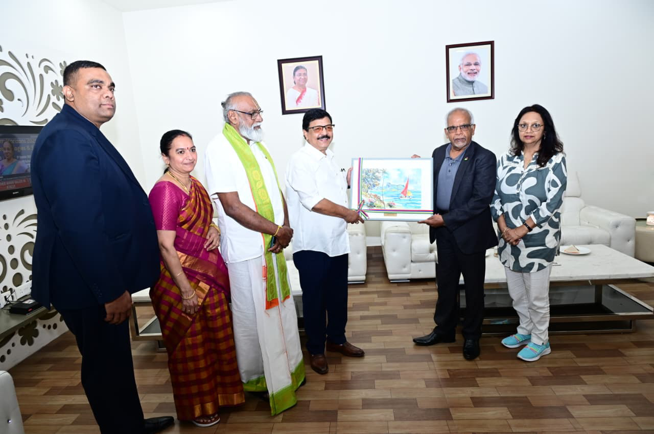 మారిషస్ దేశాధ్యక్షులు గౌరవ ధరంబీర్ గోకుల్ జిసిఎస్కే కి ఘన స్వాగతం