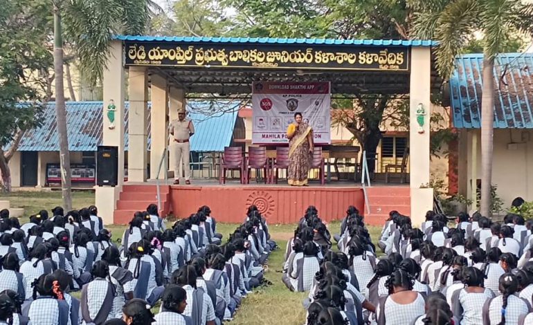 ప్రతి విద్యార్థిని తనకు గల రక్షణ చట్టాలపై అవగాహన కలిగి ఉండాలి