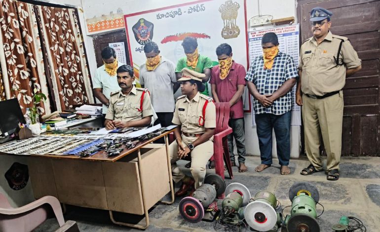 కోడి కత్తులు తయారీ స్థావరాలపై మెరుపు దాడులు