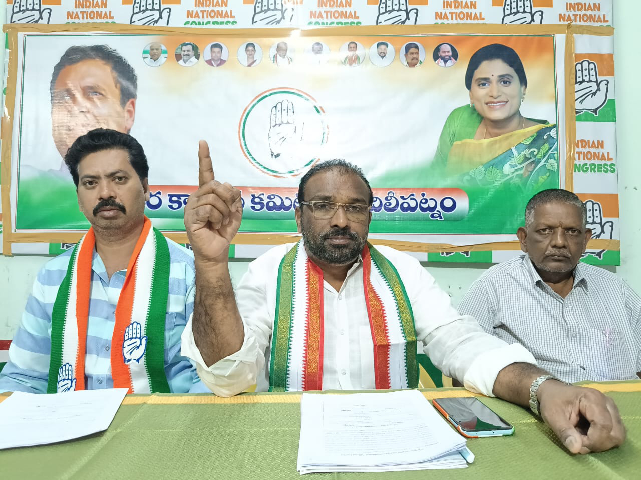 గ్రామీణ ఉపాధి పథకం పేరును యధావిధిగా కొనసాగించాలి