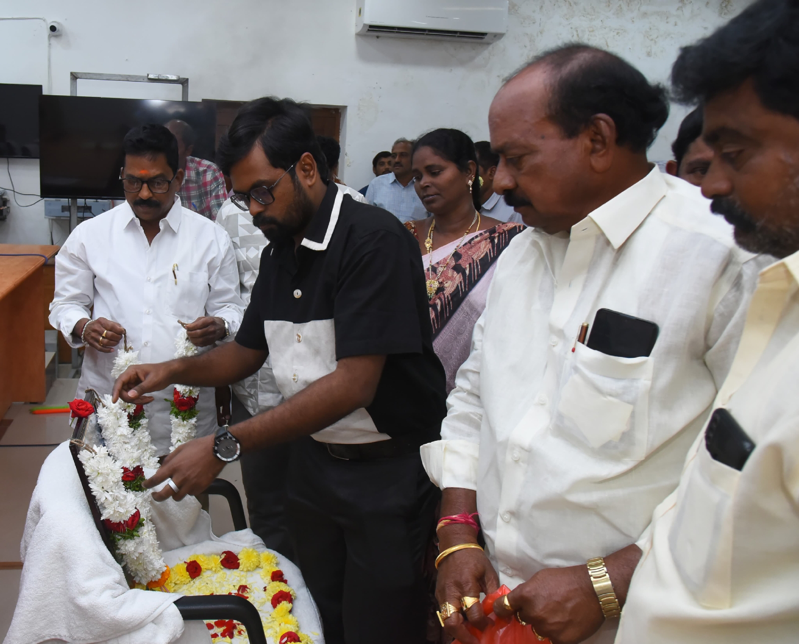 దేశం కోసం బ్రిటిష్ వారితో పోరాటం చేసిన యోధుడు వడ్డే ఓబన్న: జిల్లా కలెక్టర్ డీకే బాలాజీ