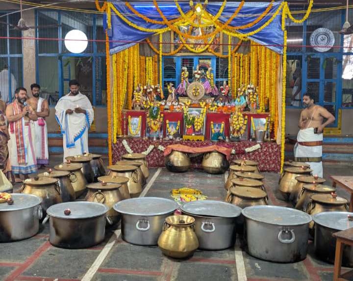 పెదముత్తీవి శ్రీ కృష్ణాశ్రమములో “కూడారై ప్రసాదం” పంపిణీ