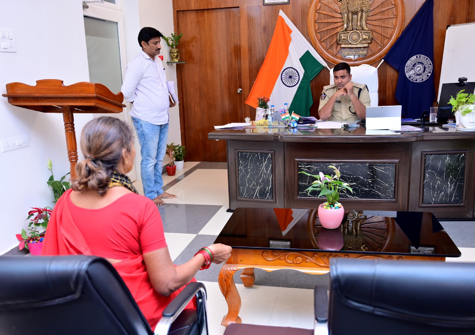 ప్రజల సమస్యలను చట్ట పరిధిలో పరిష్కారం మీకోసం – జిల్లా ఎస్పీ వి .విద్యాసాగర్ నాయుడు.