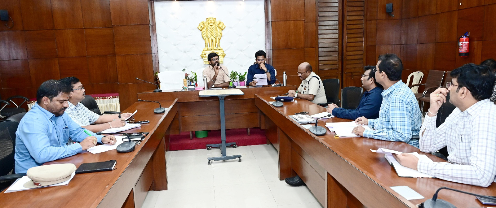 ఇసుకను ప్రజలకు అందే విధంగా ప్రణాళిక….. జిల్లా కలెక్టర్ డీకే బాలాజీ