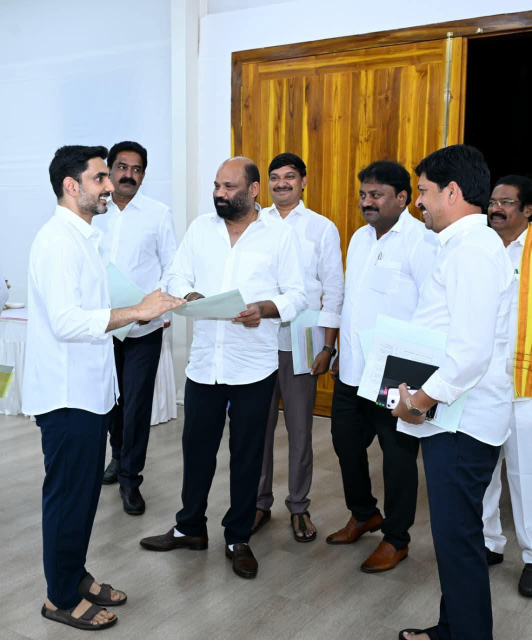 ఆత్మీయ క‌ల‌యిక‌.. ఇల్లే వేదిక‌ -విద్య‌, ఐటీ శాఖ‌ల మంత్రి నారా లోకేష్ స‌రికొత్త సంప్ర‌దాయం