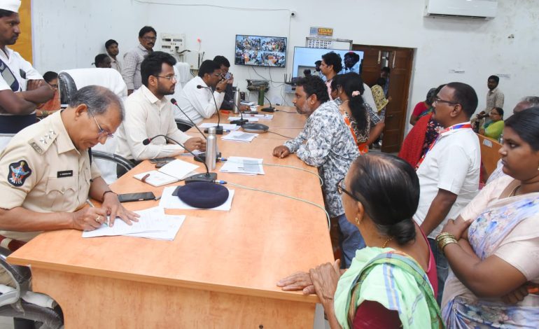 మీకోసం’ కార్యక్రమంలో అర్జీలు స్వీకరించిన జాయింట్ కలెక్టర్ ఎం నవీన్ కుమార్