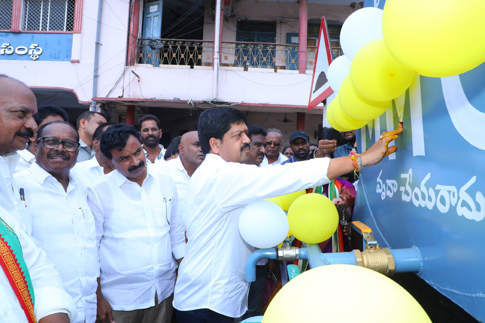 వేసవిలో ప్రజలకు తాగునీరు అందించేందుకు ప్రణాళిక రాష్ట్రమంత్రి కొల్లు రవీంద్ర