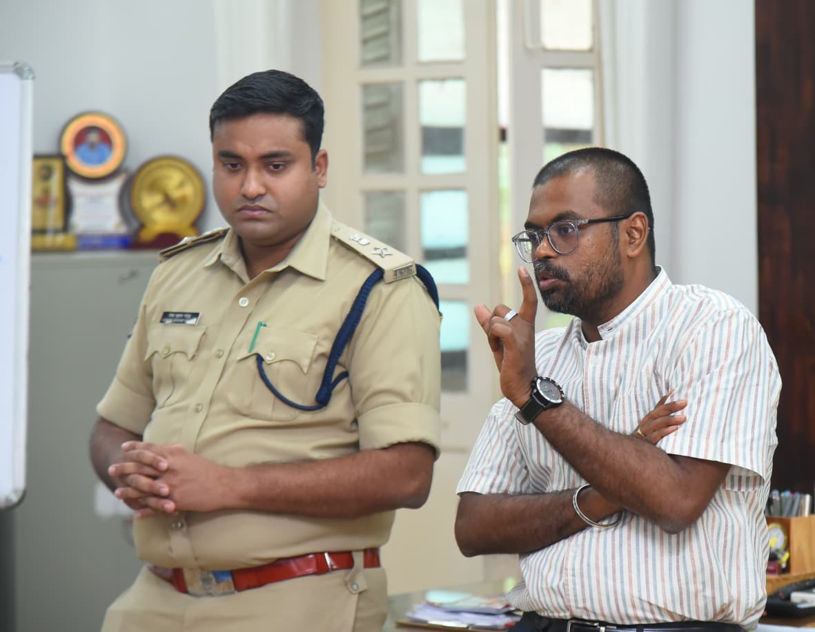 పాఠశాలలు, కళాశాలలు, ప్రభుత్వ సంక్షేమ వసతి గృహాలలో వ్యవహార శైలిపై అవగాహన : జిల్లా కలెక్టర్ డీకే బాలాజీ