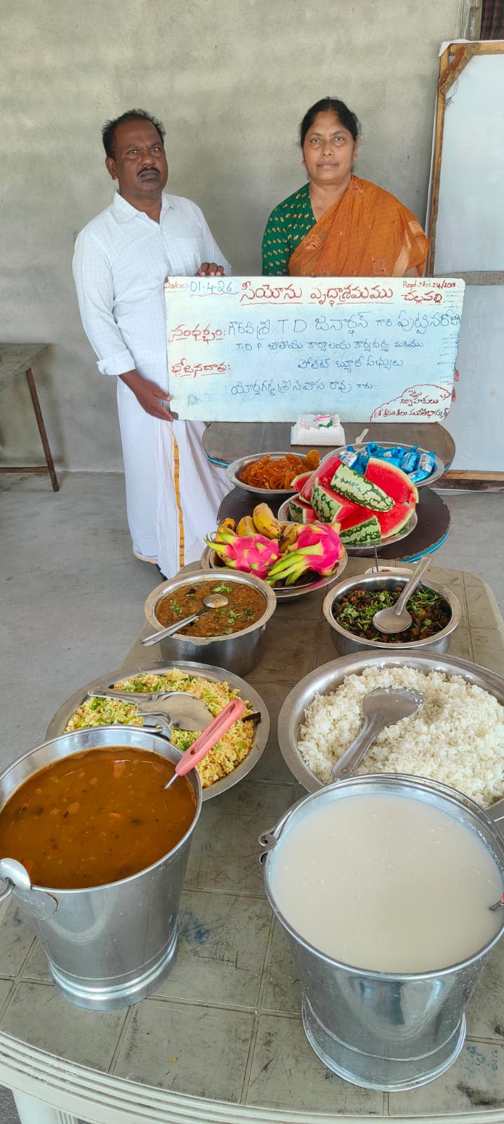 వృద్ధాశ్రమంలో టీడీ జనార్ధన్ పుట్టినరోజు వేడుకలు