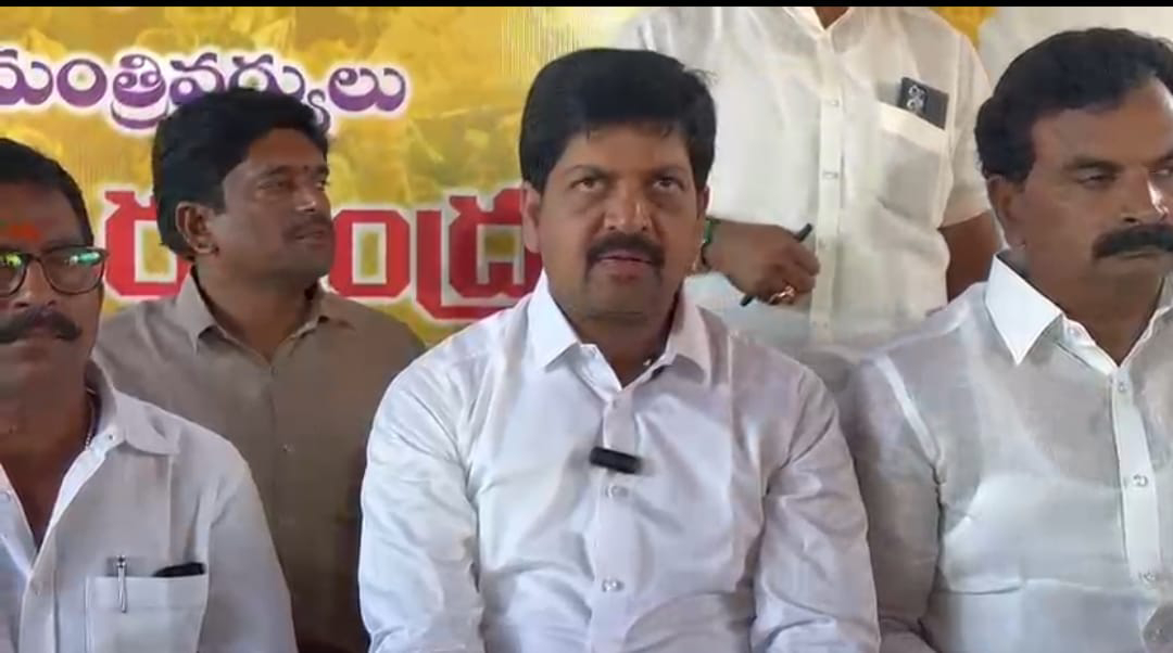 నోరుందని అడ్డగోలుగా వాగితే తాట వలిచేస్తాం: మంత్రి కొల్లు రవీంద్ర