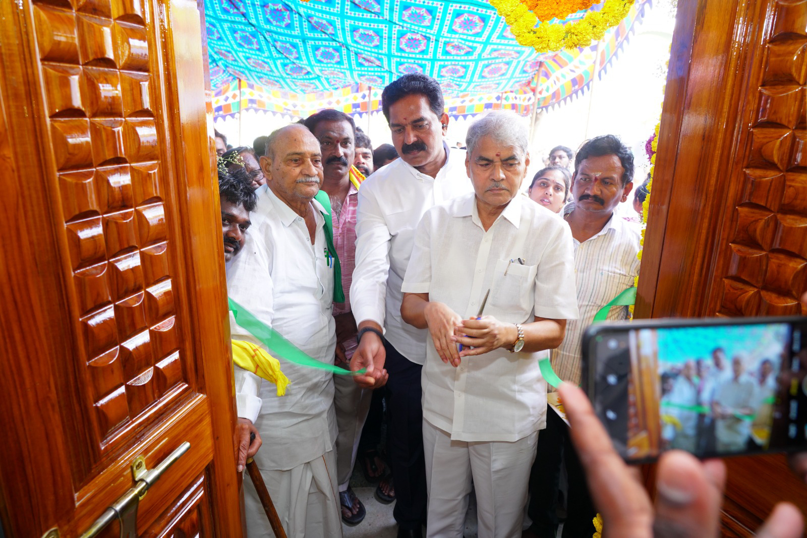 వ్యవసాయానికి బలం, రైతులకు భరోసా – కేడీసీసీ బ్యాంక్ : కేడీసీసీ బ్యాంకు చైర్మన్ నెట్టెం రఘురామ్, ఎమ్మెల్యే బోడే ప్రసాద్